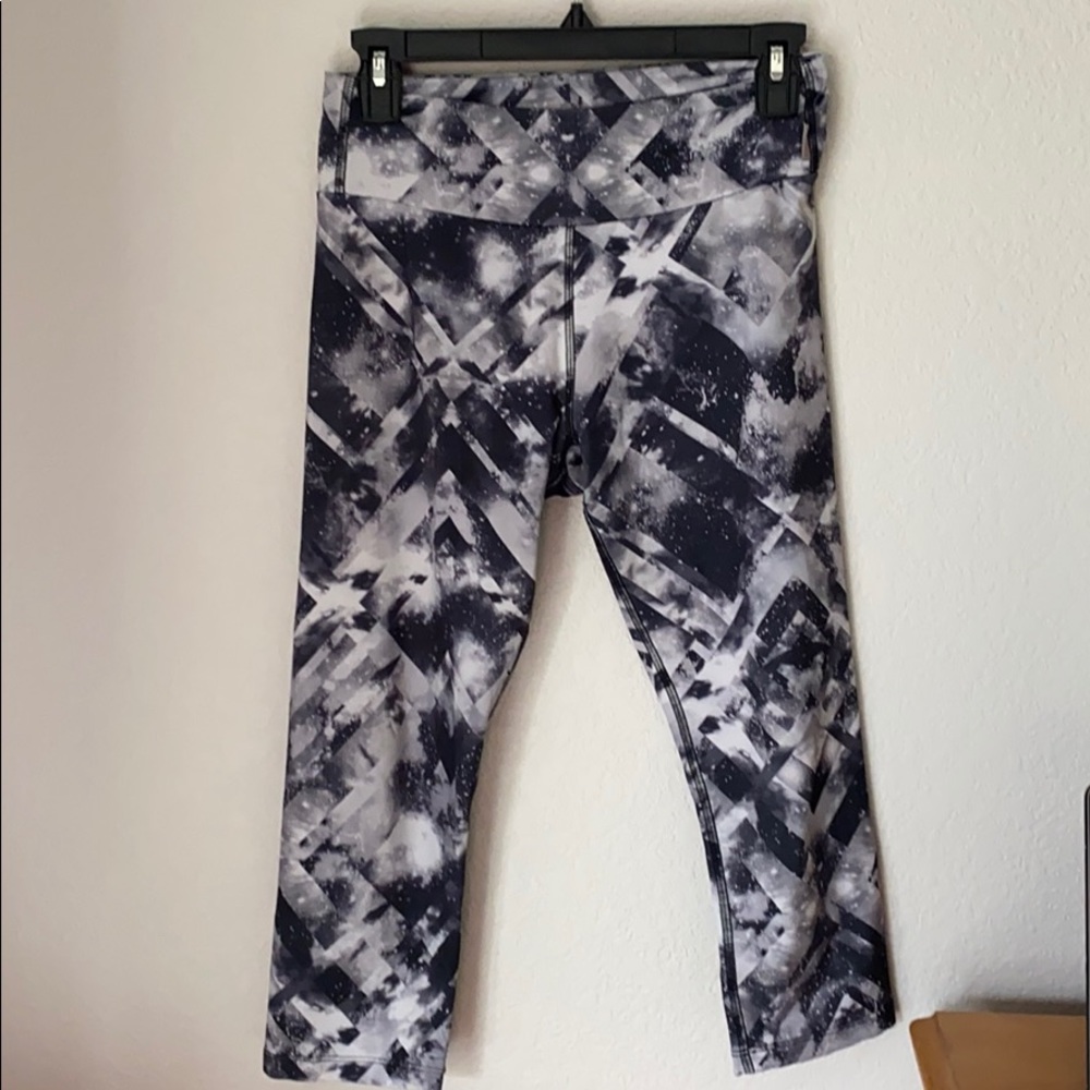 Women’s fabletics leggings cropped